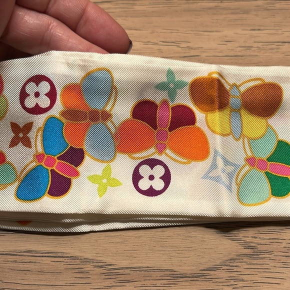Preloved LOUIS VUITTON Silk Monogram Butterfly Bandeau - Picture 11 of 12